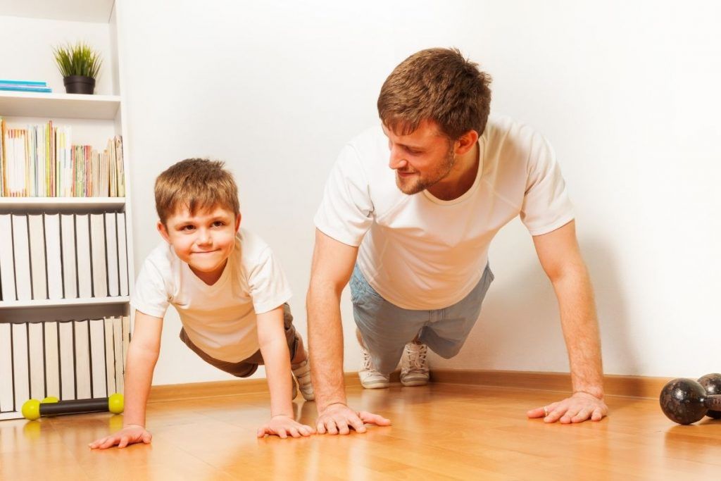 La planche pour les enfants, un entraînement à la maison