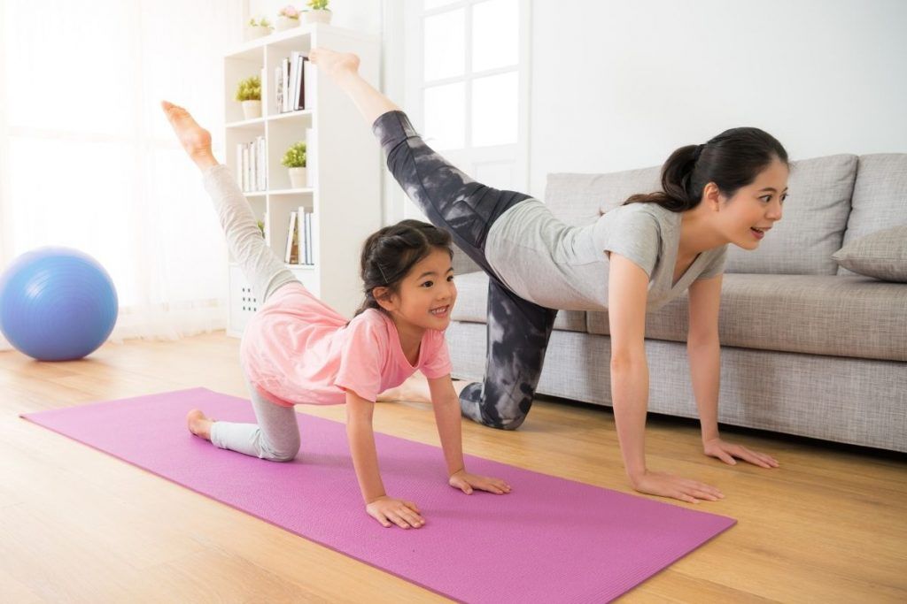 Exercices de yoga pour enfants à la maison