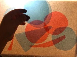 Activités pour enfants avec la lumière et les couleurs