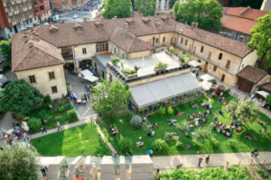 Apéritifs en plein air à Milan 