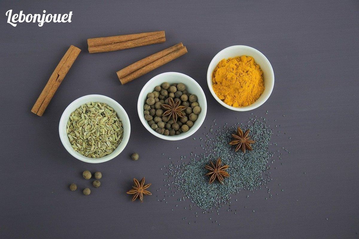 Atelier des sens : épices pour parfumer les biscuits de Noël faits maison.