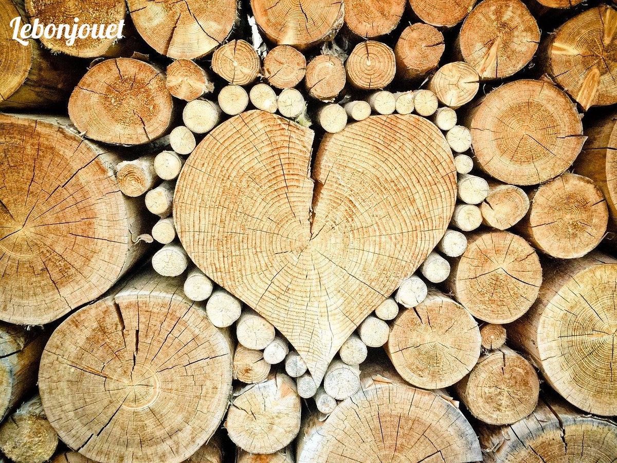 Bois en cœur : l'essence idéale pour des jouets artisanaux pleins d'amour et de créativité.