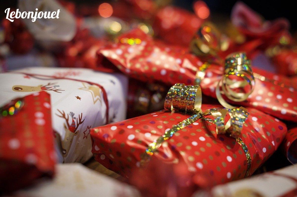 Cadeaux scintillants sous le sapin : trouvez le véhicule télécommandé parfait pour Noël 2024 !