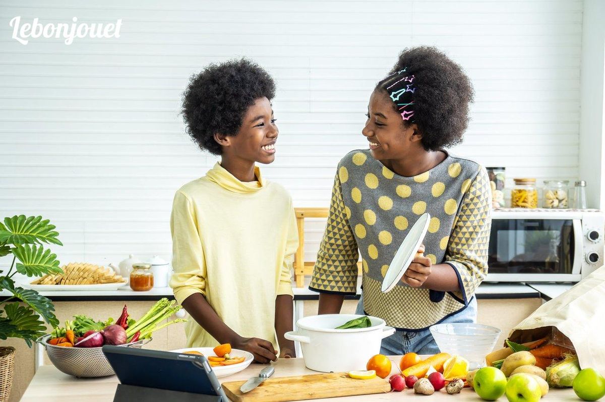 Complicité et éducation culinaire : cuisiner en famille renforce les liens.