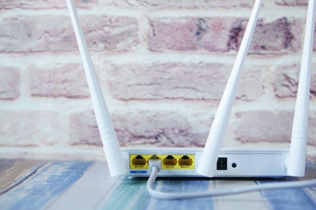 Configuration du pare-feu Windows Defender pour ouvrir le port UDP nécessaire au serveur Hytale et assurer la connectivité.