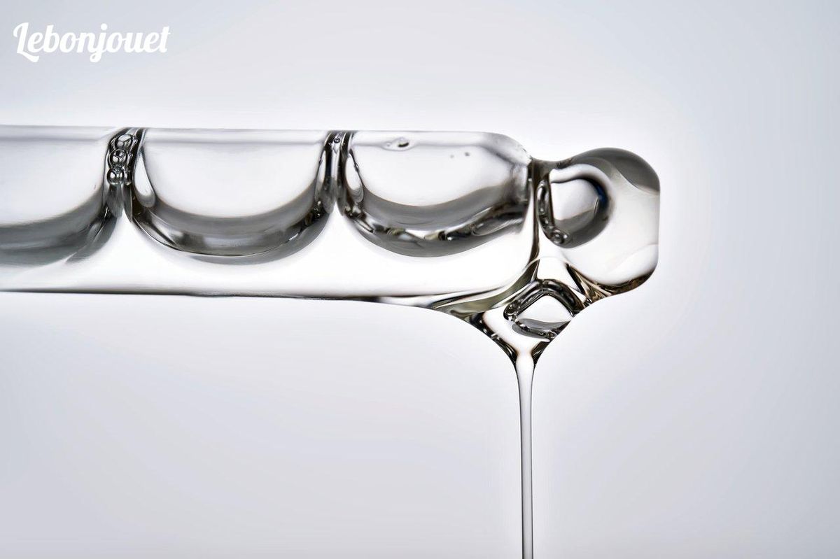 Découvrez la magie de la densité liquide avec ce fluide suspendu en mouvement.