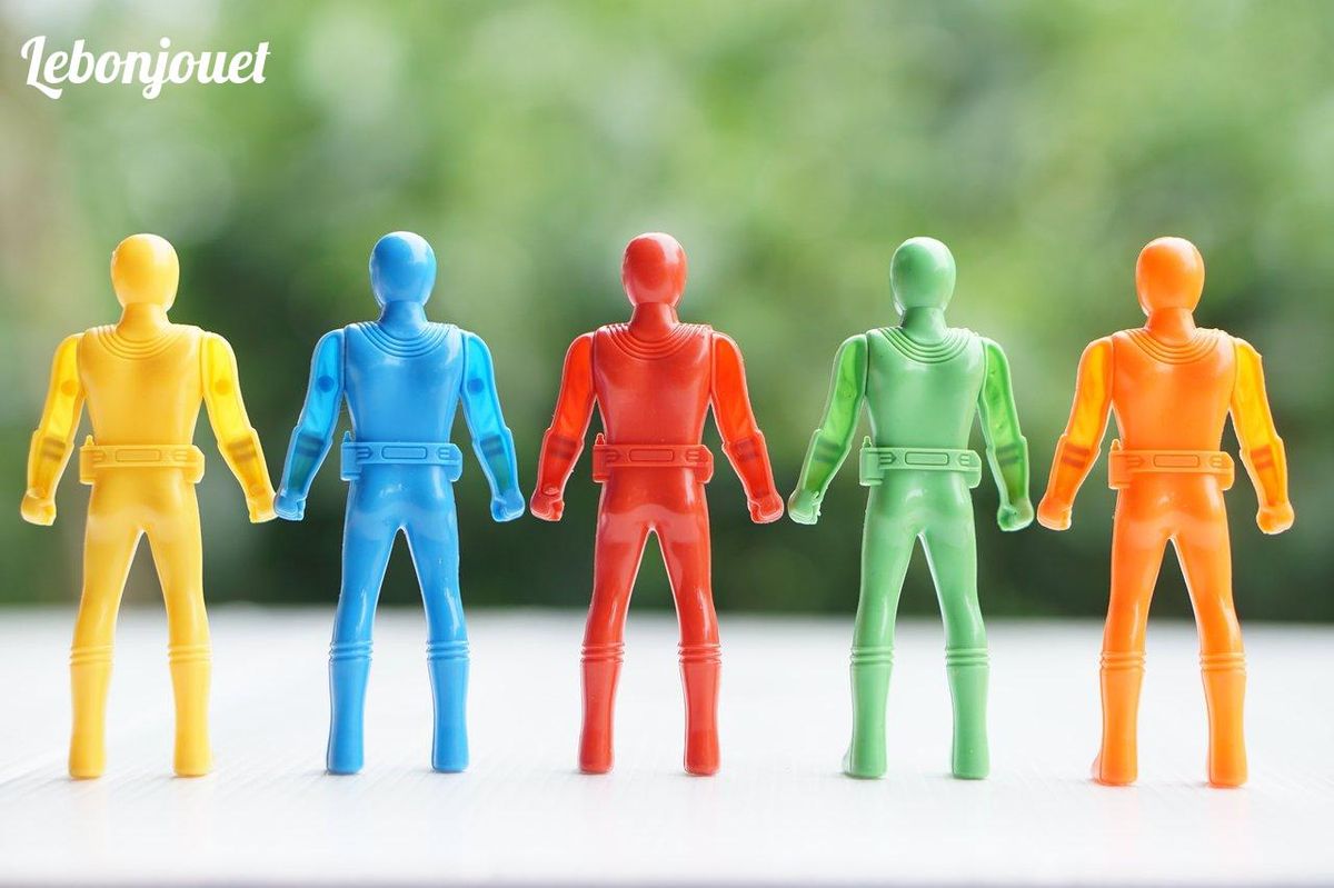 Des figurines colorées: l'âge d'or des jouets articulés, précurseurs des Avengers modernes.