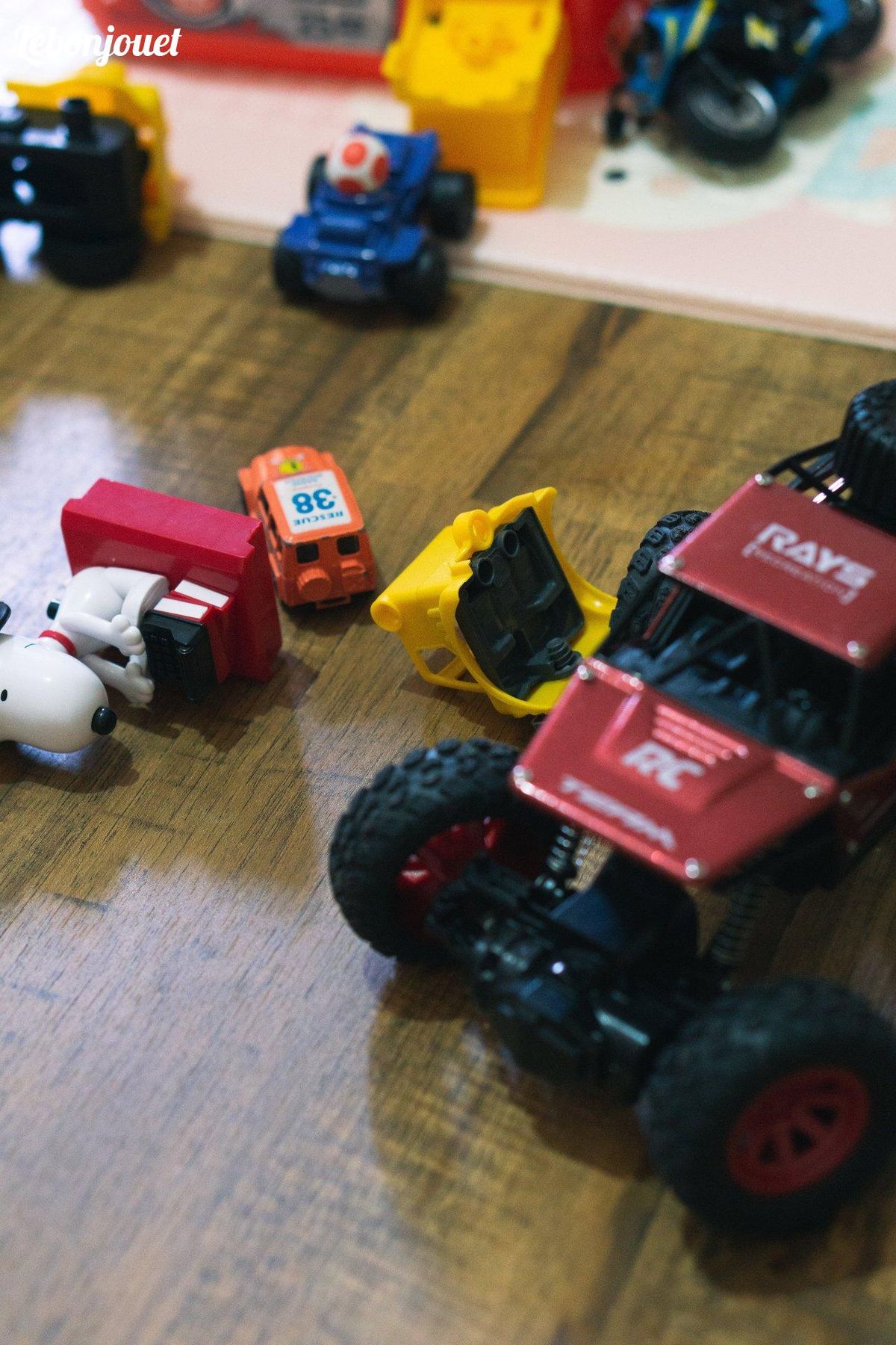Des jouets en action, comme les gadgets de Ryder dans la Pat'Patrouille!