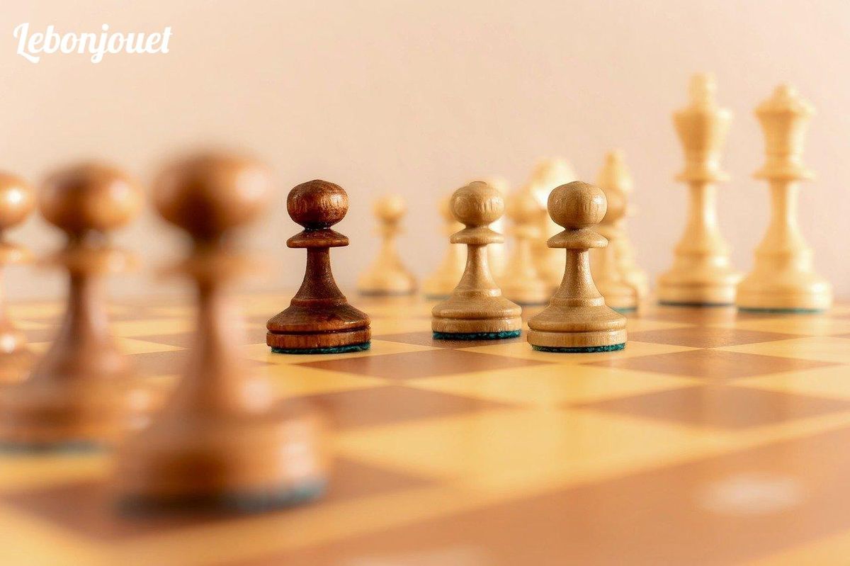 Échecs: stratégie ludique pour aiguiser l'esprit des curieux.