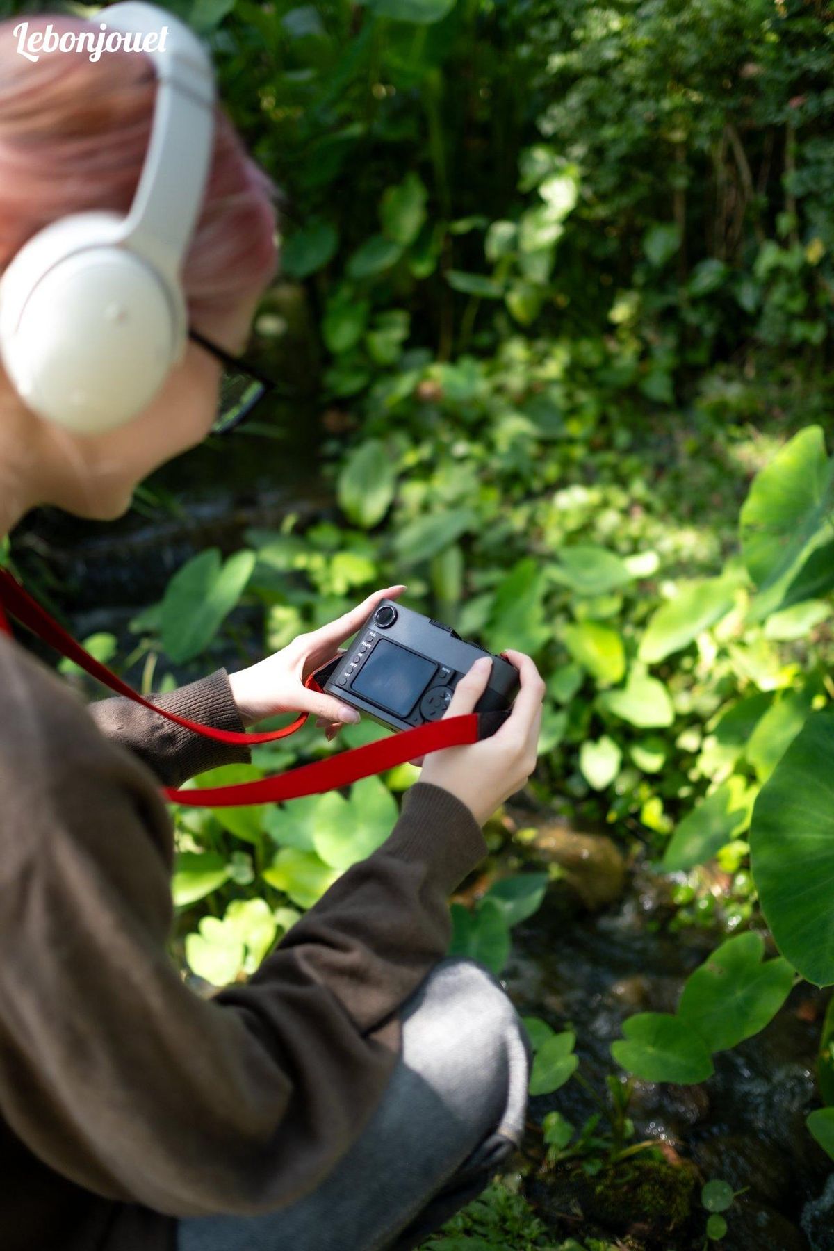 Explore la nature avec un appareil photo, écoutez et apprenez à chaque pas !