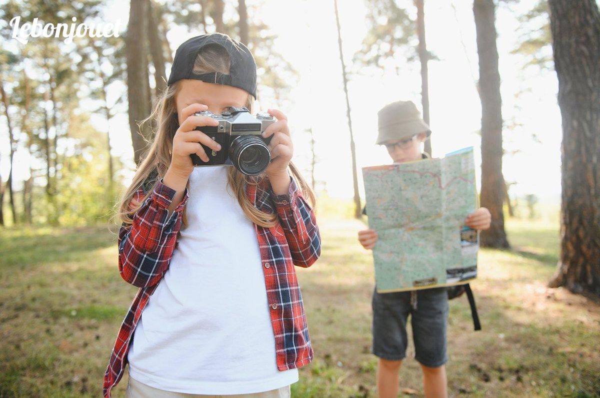 Explorer la nature s'éveille en aventure ludique et éducative. 🌳📷🗺️
