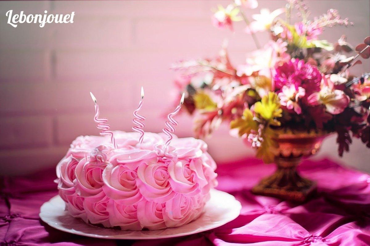 Gâteau rose féerique, parfait pour prolonger la magie de votre fête d'anniversaire Barbie.