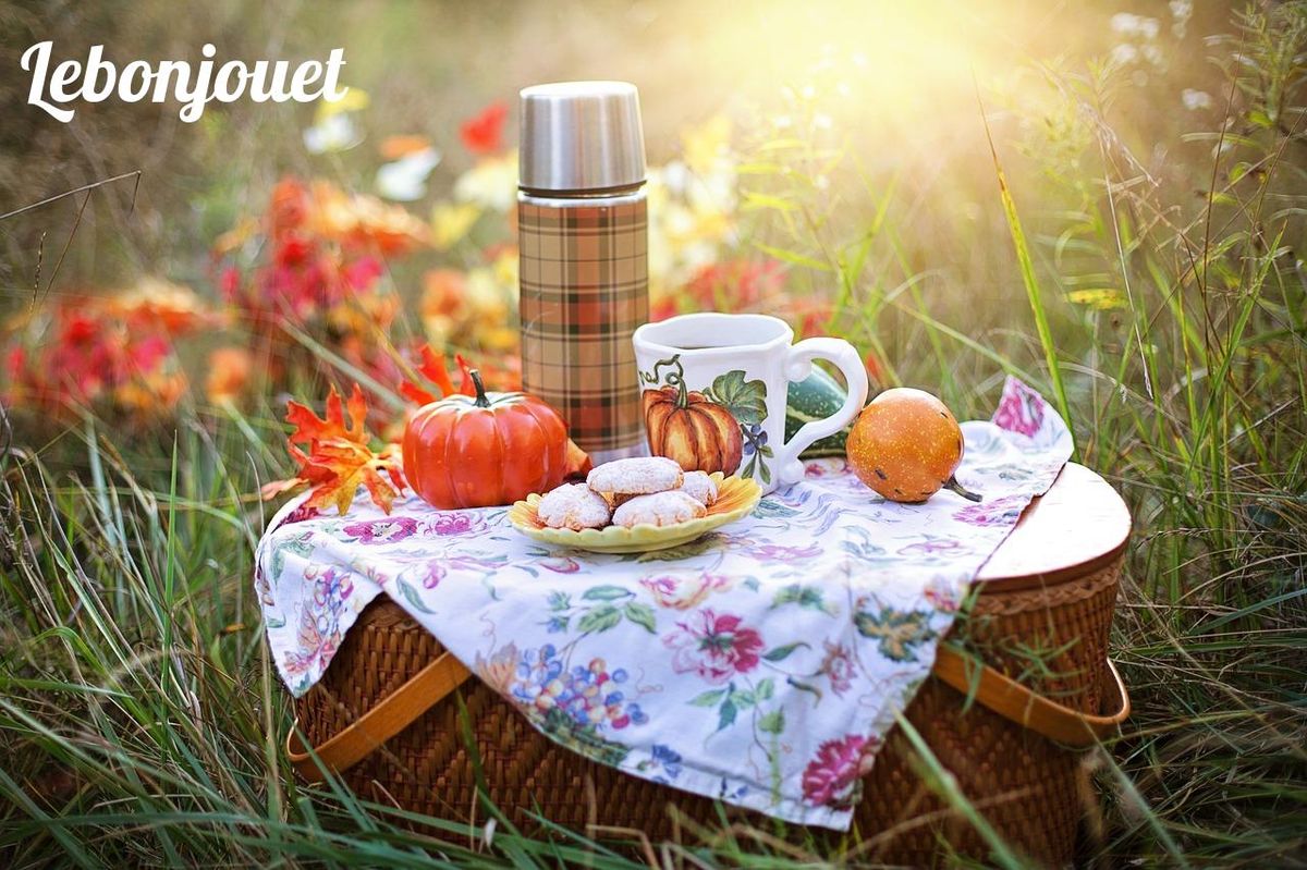 Goûter automnal : citrouilles et délices locaux pour un Halloween enchanteur en village.