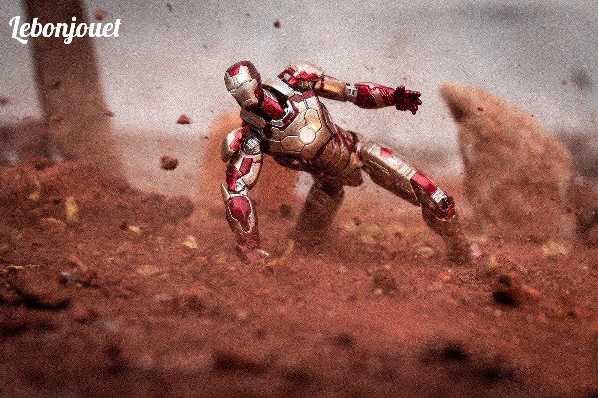 Iron Man, en pleine action, soulève la poussière pour un duo épique avec Mickey!