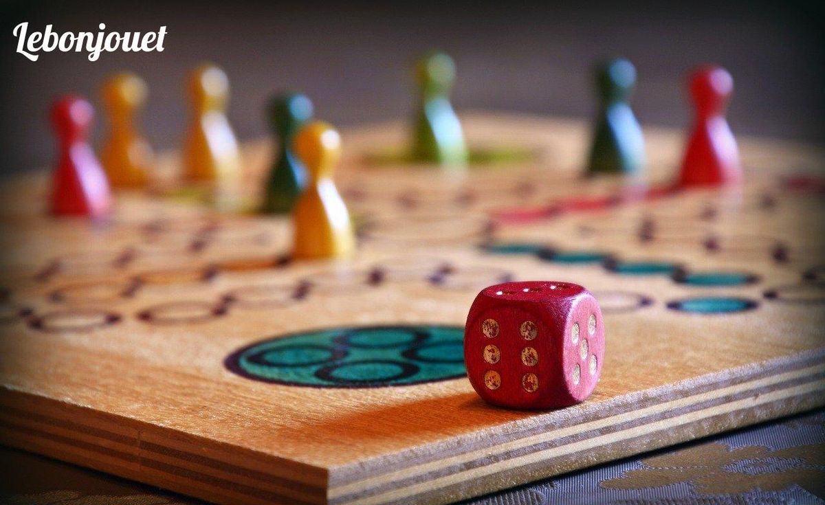 Jeu de société en bois : un incontournable pour apprendre en s'amusant ce Noël 2024.