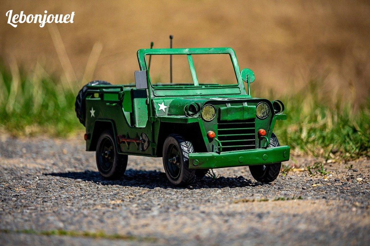 Jouet Jeep vintage : idéal pour enrichir votre collection de véhicules Avengers.