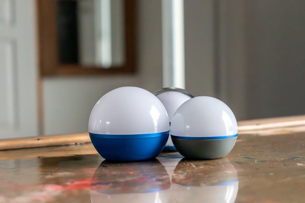 Lampe connectée LED pour chambre d’enfant, offrant une veilleuse aux couleurs chaudes, idéale pour une économie d’énergie.
