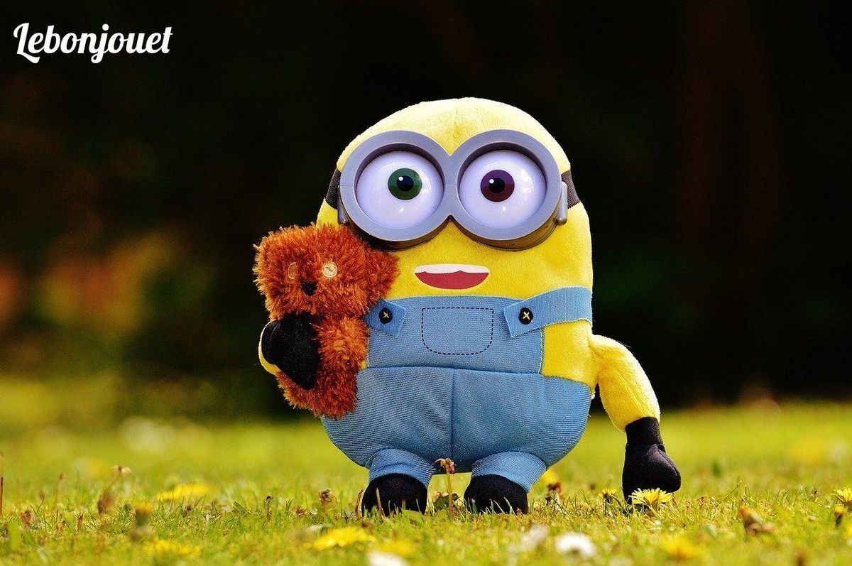 Minion câlin en herbe, prêt pour l'aventure ! « Banana! »