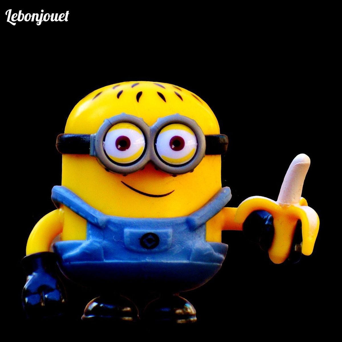 Minion enjoué avec une banane : l'animation au service de l'humour.