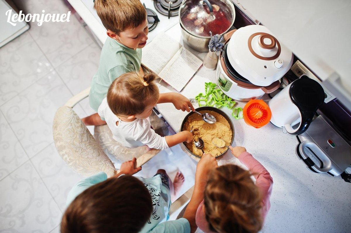 Petits chefs en action : apprentissage culinaire ludique pour développer l'autonomie des enfants.