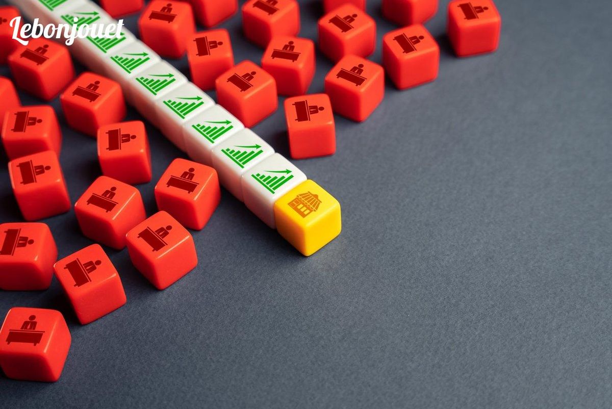 Pièces de jeu illustrant la stratégie digitale du Monopoly moderne.