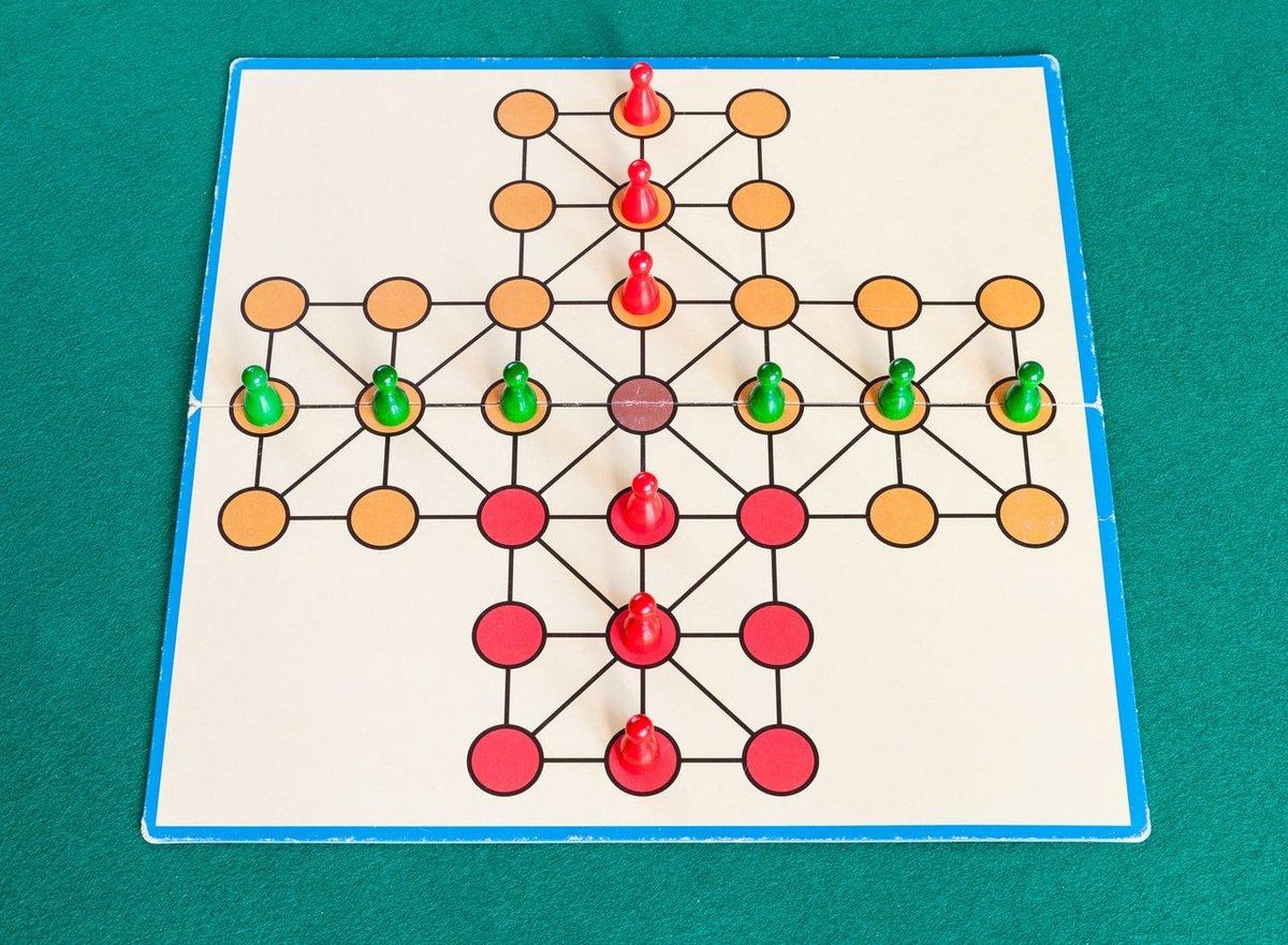 Plateau du jeu Les Colons de Catane étendu pour 5-6 joueurs, avec hexagones terrestres et marins visibles.