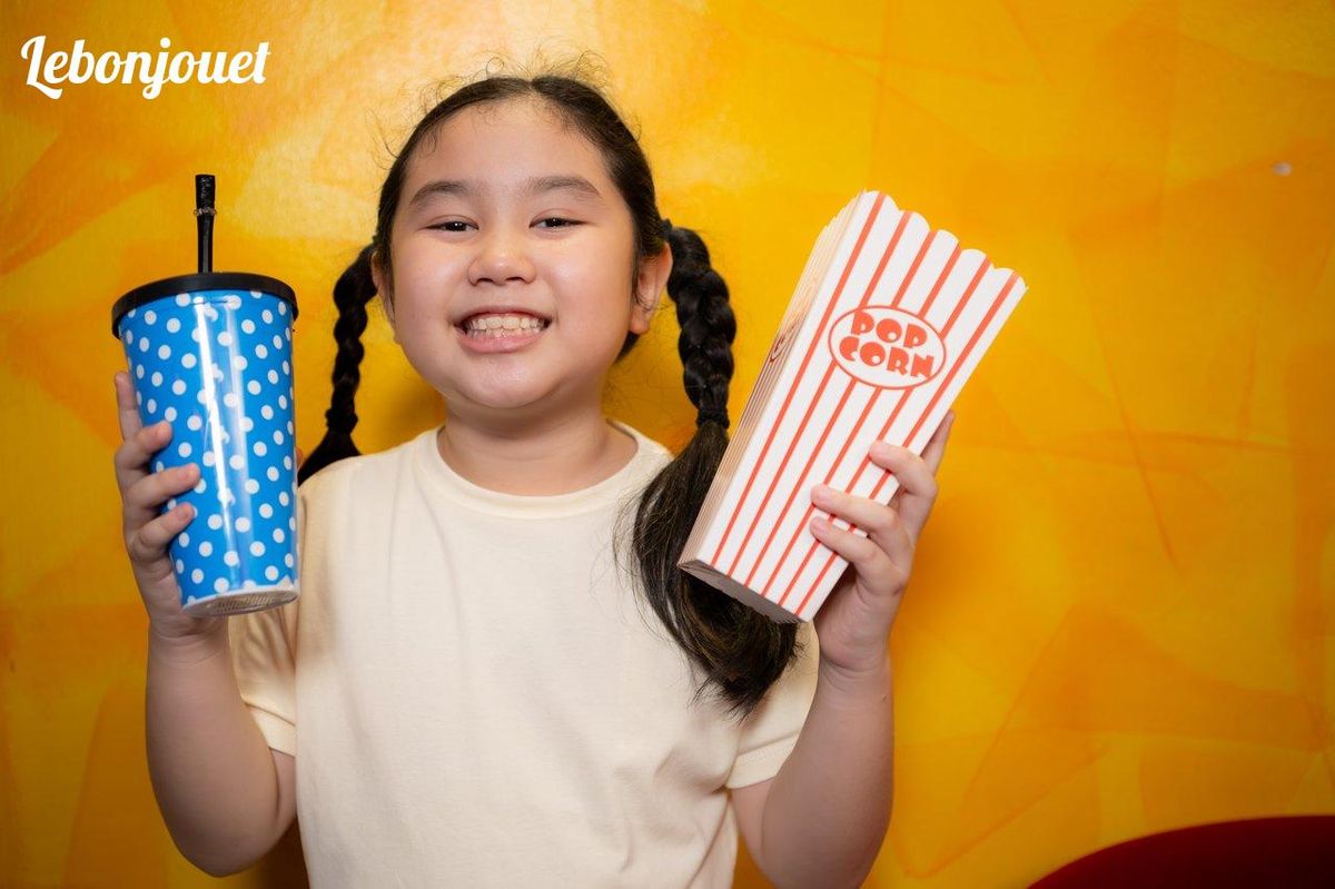 Popcorn et sourire radieux : prêts pour un voyage cinématographique à la maison dès 4 ans !