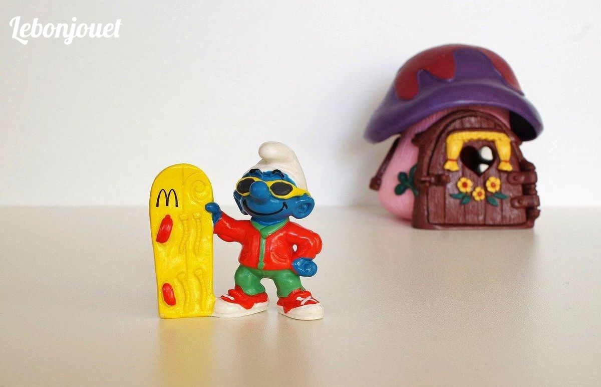 Schtroumpf surfeur prêt pour l'aventure! Idéal pour découvrir Les Schtroumpfs 2 en jeu.