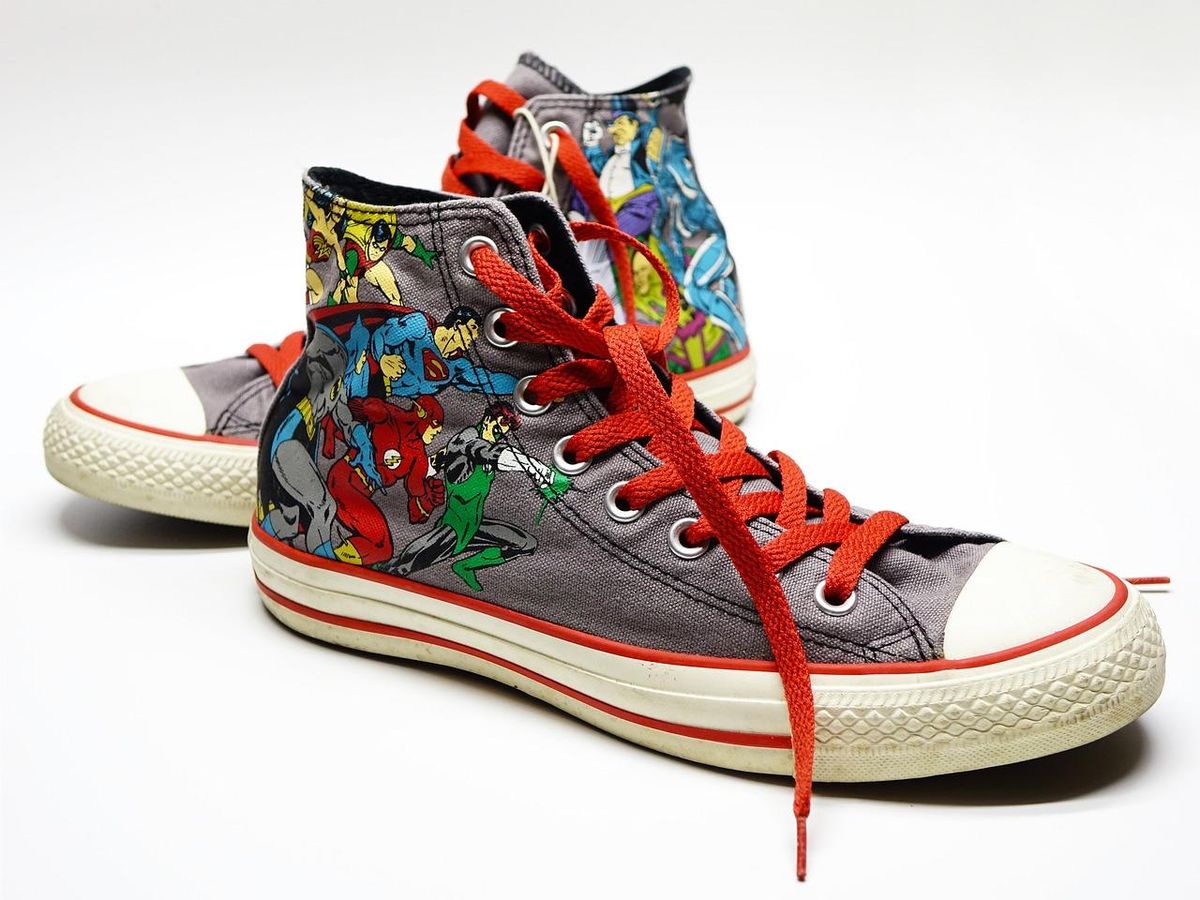 Sneakers super-héros: un cadeau stylé pour les petits fans de gaming et d'univers épiques.