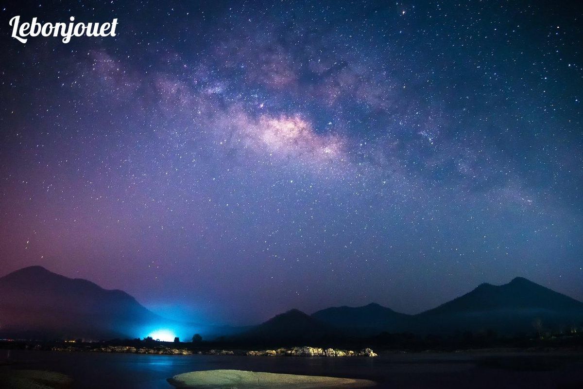 Sous le ciel étoilé, initiez les enfants à l'astronomie. Une aventure céleste commence.