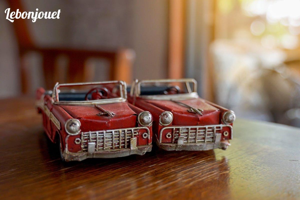 Vintage élégance : les répliques rétro incontournables pour les amateurs de Cars collection.