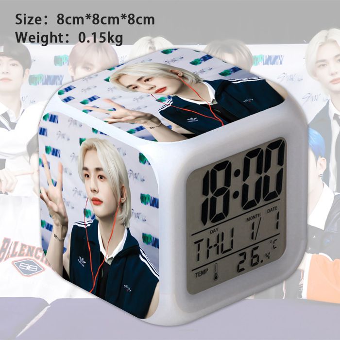 Réveil Numérique de Stray Kids pour Enfant avec Affichage LED pour EnfantTable BureauCadeau dAnniversaire Noël-Style 8
