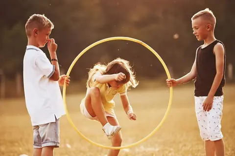 10 activités éducatives en plein air pour éveiller la curiosité des enfants