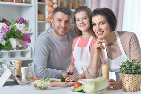 10 recettes familiales simples pour renforcer les liens en cuisinant ensemble