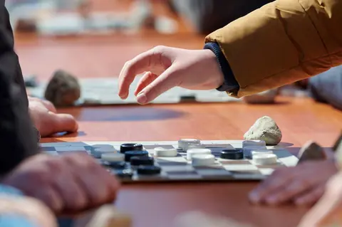 Comprendre la mécanique de draft dans les jeux de société pour enfants : principes, exemples chiffrés et conseils