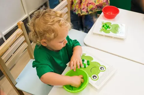 5 activités motricité fine sans écran pour enfants 4-8 ans à petit prix