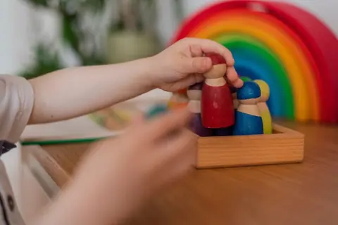 5 jouets en bois indispensables pour un atelier Montessori à la maison (3-6 ans) : prix et usages