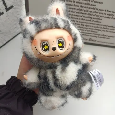 Peluches Labubu Monster Series - Série de modifications - 17 cm - Cadeaux de Noël ou danniversaire idéaux – Noir et blanc