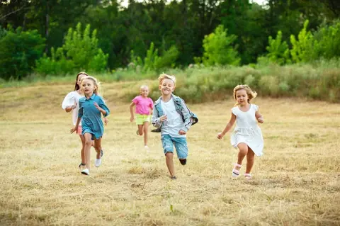 ACTIVITÉS DE PLEIN AIR : 5 BONNES RAISONS DE RAPPROCHER LES ENFANTS DE LA NATURE