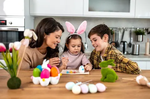 Activités familiales créatives pour les vacances de Pâques 2026 à la maison