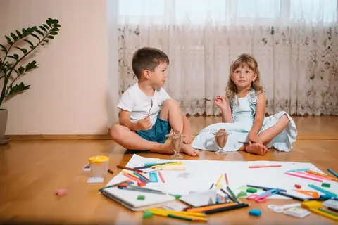 Ateliers de peinture sur verre pour enfants : une approche créative et ludique