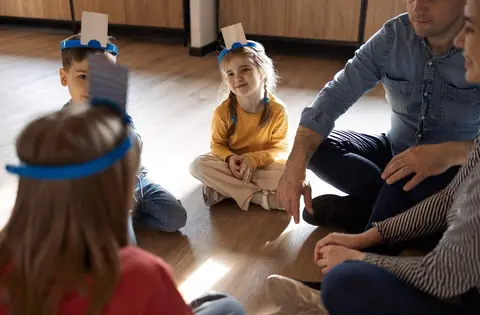 Les 7 familles : histoire, variantes et règles officielles 2026