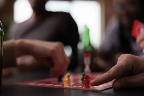 Dimension idéale d’une table pour 6 joueurs de société avec plateau et accessoires