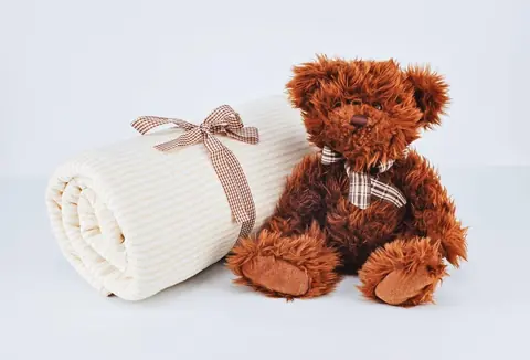 Doudou bébé : choisir pour favoriser l'attachement émotionnel