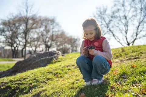 Chasse au trésor nature 2026 : 5 idées gratuites pour le printemps
