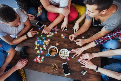 Jeux coopératifs : jouer ensemble quand il n’y a ni gagnant ni perdant