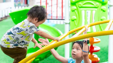 Guide complet pour favoriser l'autonomie par le jeu chez les enfants de 3 à 8 ans