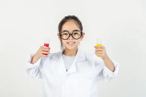 Initiation des enfants aux sciences à travers des expériences ludiques