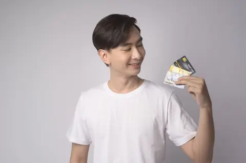 Jeu de Cartes Pokémon : 25 ans d'évolution et de succès mondial