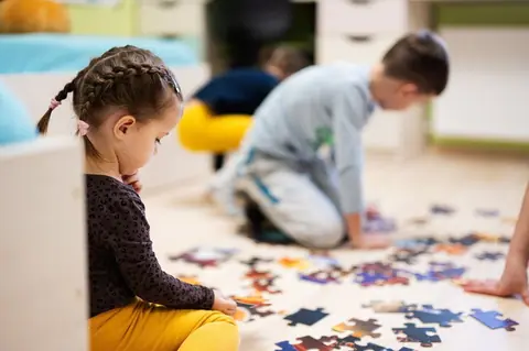 Jeux de logique et puzzles pour enfants : un défi stimulant pour le développement cognitif